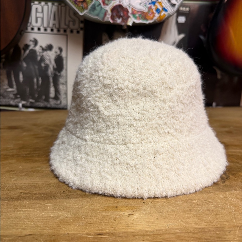 House of Harlow 1960 Cream Sherpa Bucket Hat